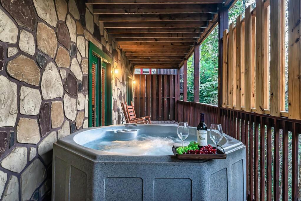 Spacious Smokies Cabin - Hot Tub With Mountain Views Gatlinburg Exterior foto