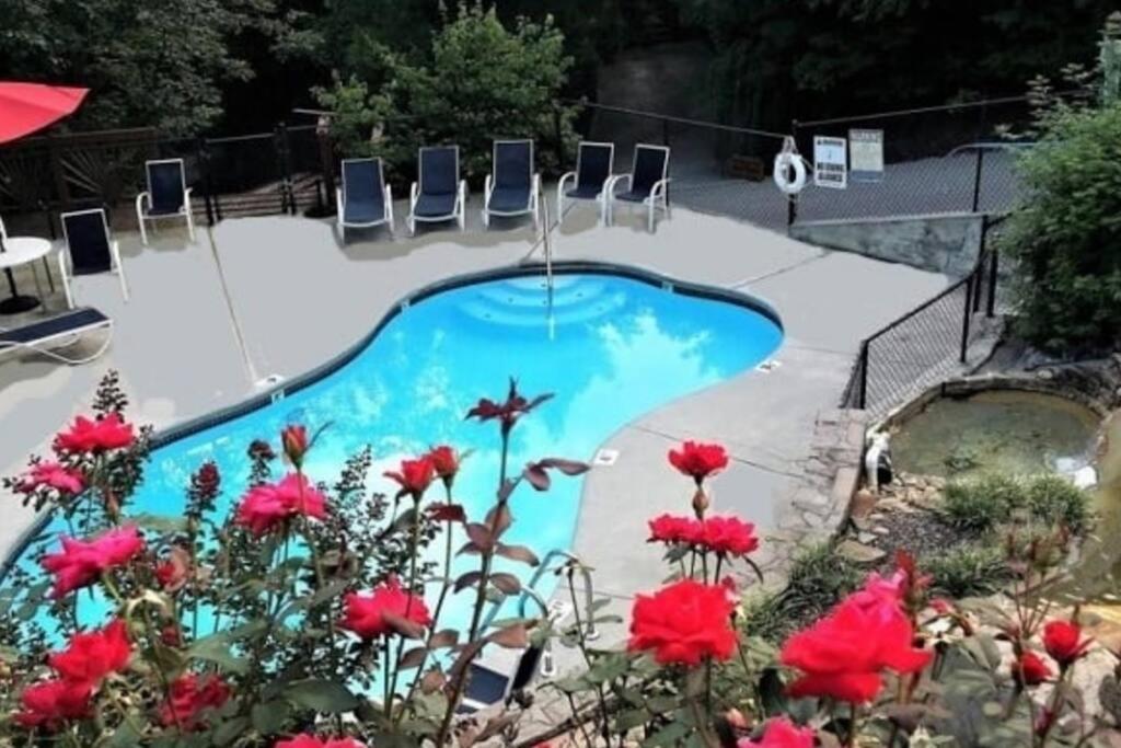 Spacious Smokies Cabin - Hot Tub With Mountain Views Gatlinburg Exterior foto