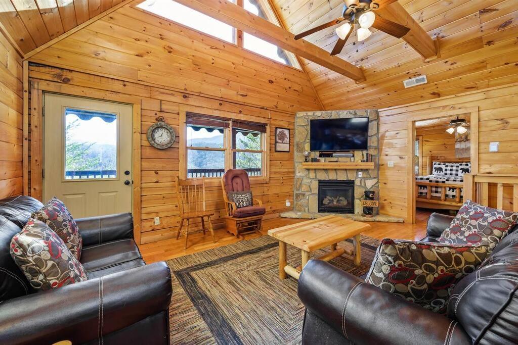 Spacious Smokies Cabin - Hot Tub With Mountain Views Gatlinburg Exterior foto
